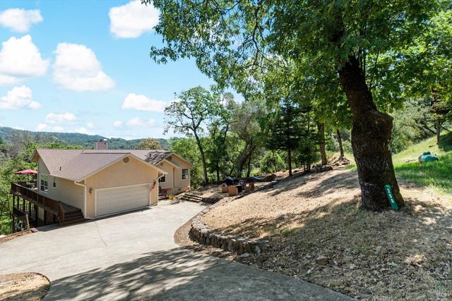 258 Circle Oaks Dr, Napa, CA 94558