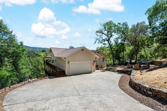 258 Circle Oaks Dr, Napa, CA 94558