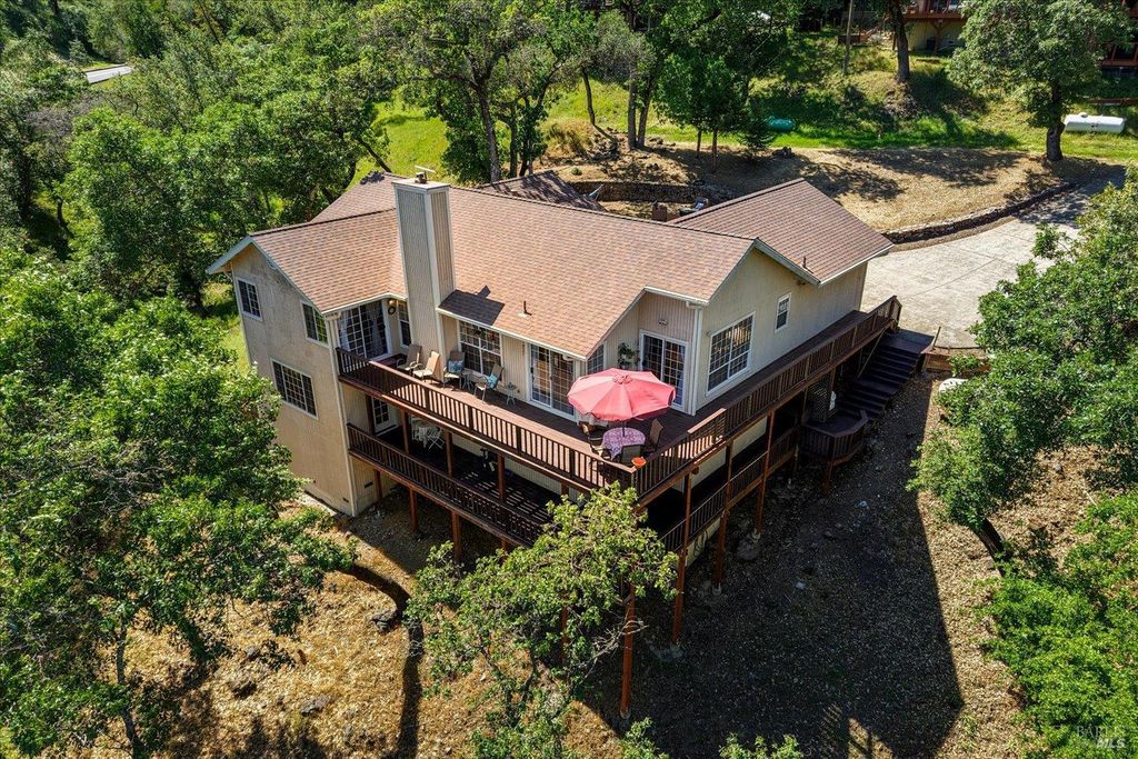 258 Circle Oaks Dr, Napa, CA 94558