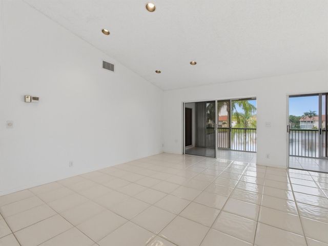 14383 Via Royale 3, Delray Beach, FL 33446