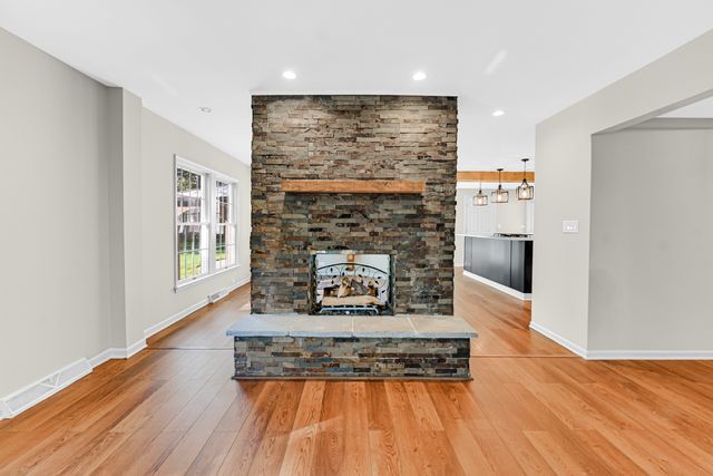 106 Cornwall Drive, Crete, IL 60417