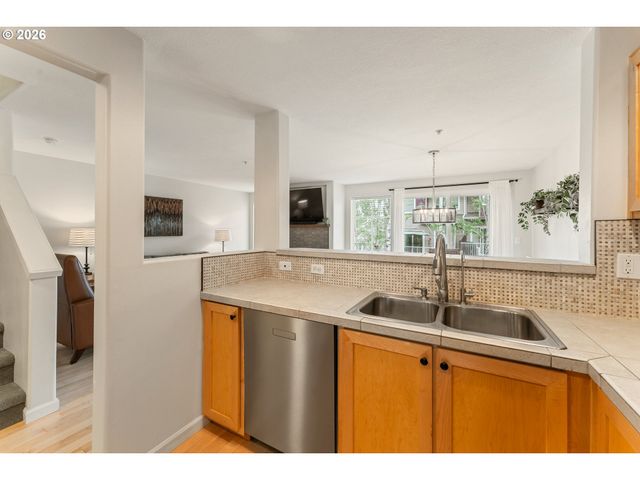 10731 Sw CANTERBURY Ln 103, Portland, OR 97224