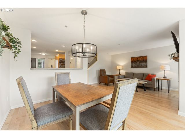 10731 Sw CANTERBURY Ln 103, Portland, OR 97224