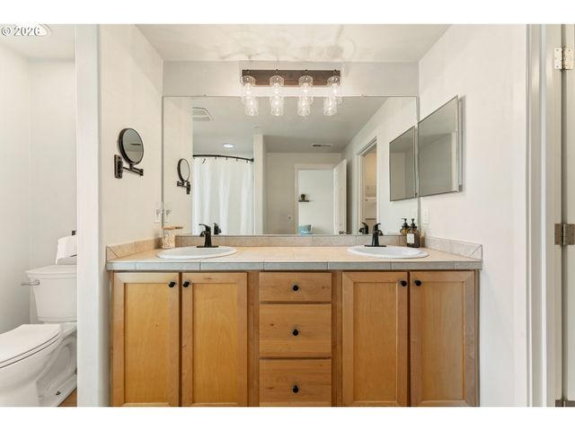 10731 Sw CANTERBURY Ln 103, Portland, OR 97224