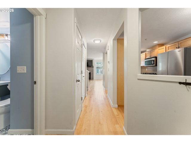 10731 Sw CANTERBURY Ln 103, Portland, OR 97224