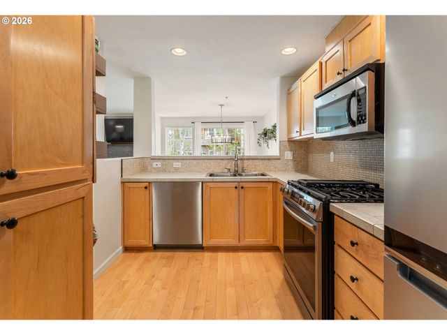 10731 Sw CANTERBURY Ln 103, Portland, OR 97224