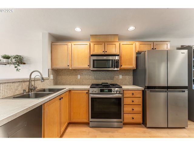 10731 Sw CANTERBURY Ln 103, Portland, OR 97224