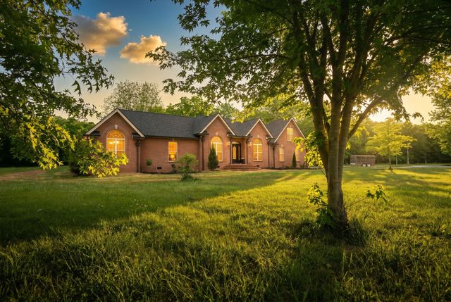 1900 Rocky Valley Rd, Lebanon, TN 37090