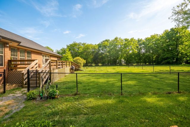 1900 Rocky Valley Rd, Lebanon, TN 37090