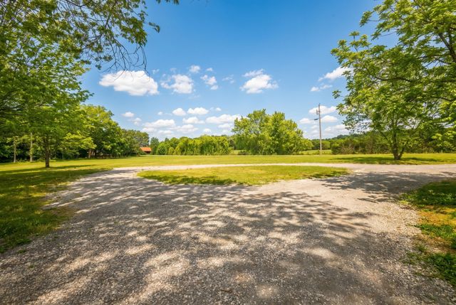1900 Rocky Valley Rd, Lebanon, TN 37090