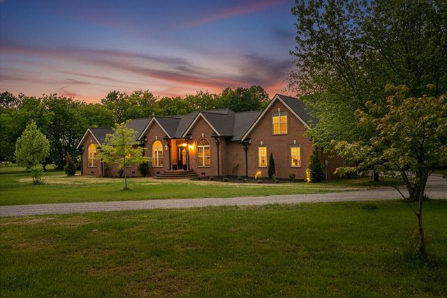 1900 Rocky Valley Rd, Lebanon, TN 37090
