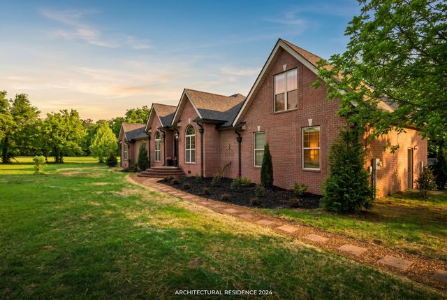 1900 Rocky Valley Rd, Lebanon, TN 37090