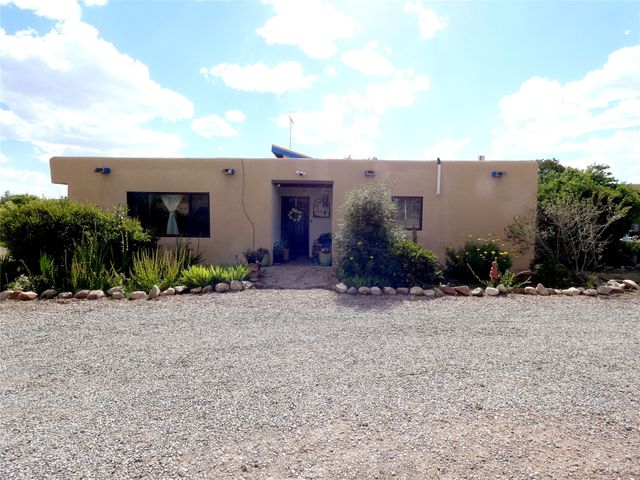 47A Camino Montoya, Santa Fe, NM 87507
