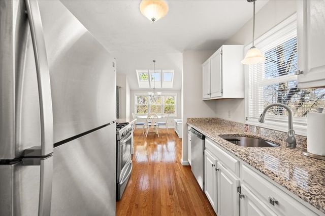 30 Harbor Hill Dr 30, Bourne, MA 02532