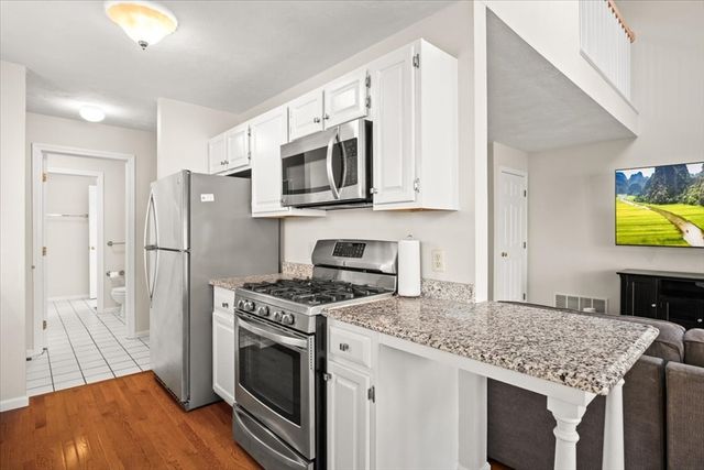 30 Harbor Hill Dr 30, Bourne, MA 02532