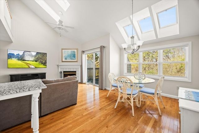 30 Harbor Hill Dr 30, Bourne, MA 02532