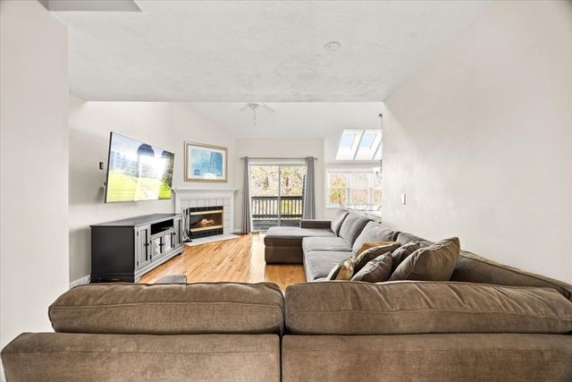 30 Harbor Hill Dr 30, Bourne, MA 02532