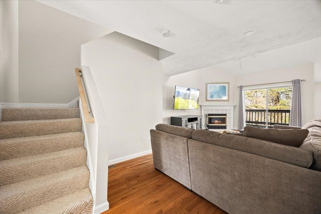 30 Harbor Hill Dr 30, Bourne, MA 02532