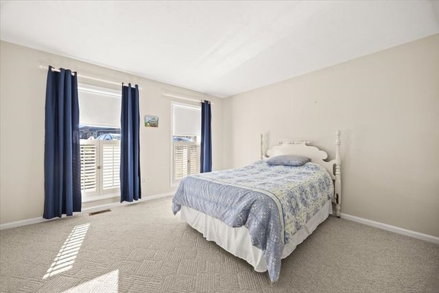 30 Harbor Hill Dr 30, Bourne, MA 02532