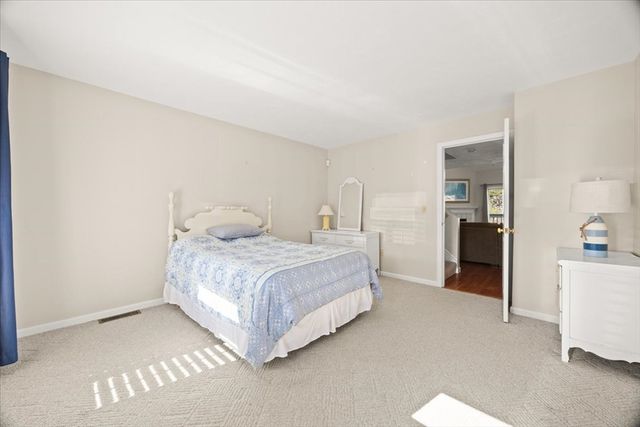 30 Harbor Hill Dr 30, Bourne, MA 02532