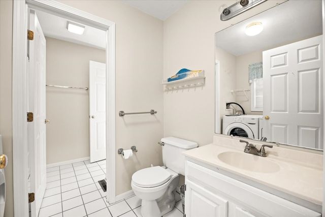 30 Harbor Hill Dr 30, Bourne, MA 02532