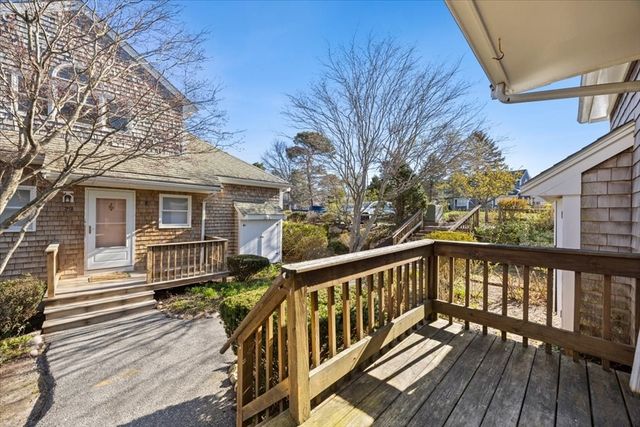 30 Harbor Hill Dr 30, Bourne, MA 02532