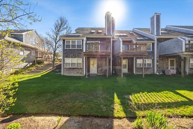 30 Harbor Hill Dr 30, Bourne, MA 02532