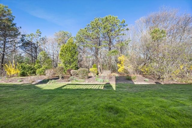 30 Harbor Hill Dr 30, Bourne, MA 02532