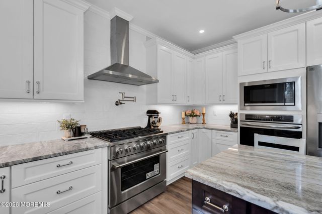 817 Naryshkin Way, Toms River, NJ 08753