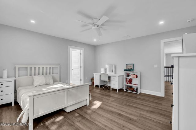 817 Naryshkin Way, Toms River, NJ 08753