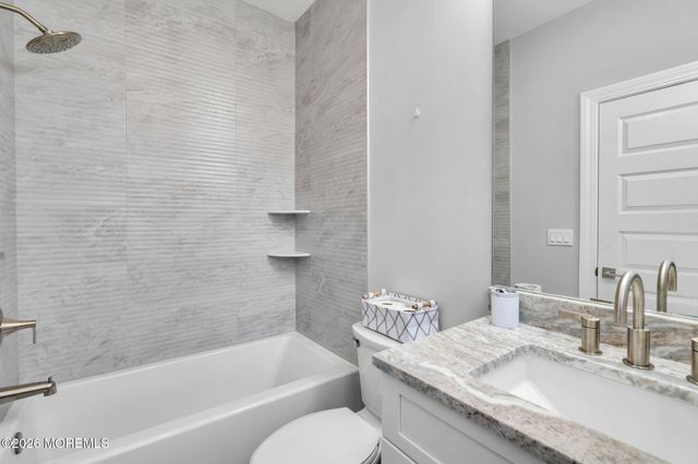 817 Naryshkin Way, Toms River, NJ 08753