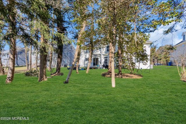 817 Naryshkin Way, Toms River, NJ 08753