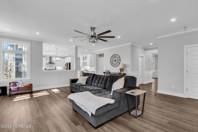 817 Naryshkin Way, Toms River, NJ 08753