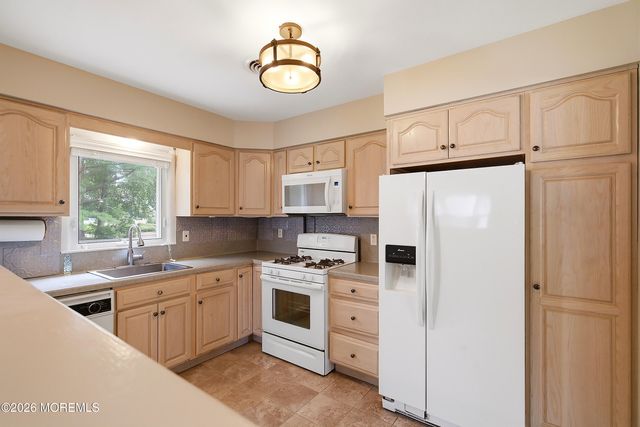 943 N Edgebrook Drive N, Toms River, NJ 08757