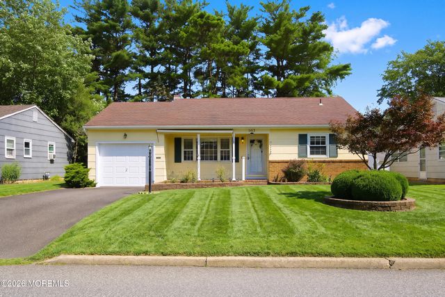 943 N Edgebrook Drive N, Toms River, NJ 08757