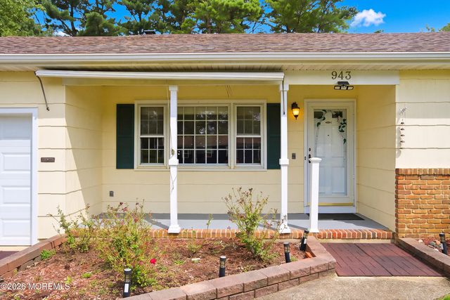 943 N Edgebrook Drive N, Toms River, NJ 08757
