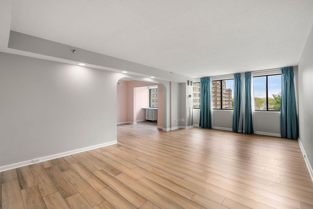 250 Hammond Pond Parkway 609N, Newton, MA 02467