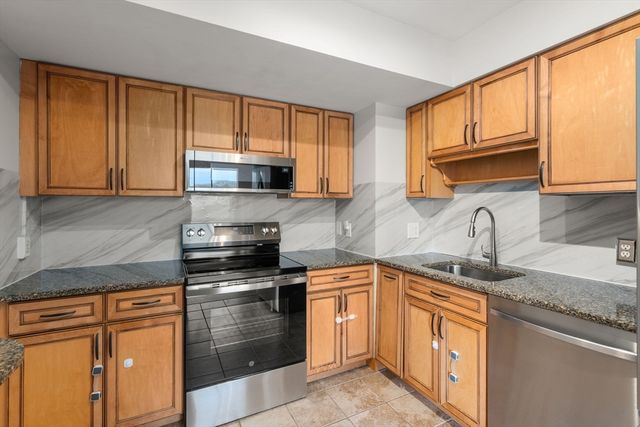 250 Hammond Pond Parkway 609N, Newton, MA 02467