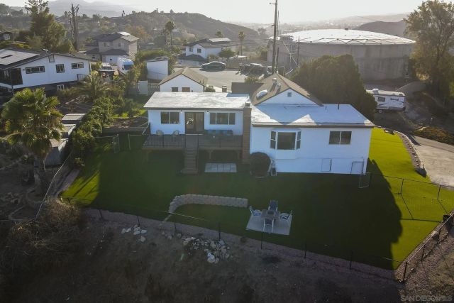 9465 Emerald Grove Ave, Lakeside, CA 92040