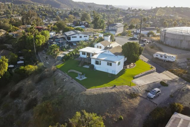 9465 Emerald Grove Ave, Lakeside, CA 92040