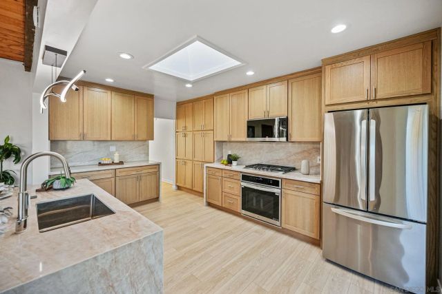 9465 Emerald Grove Ave, Lakeside, CA 92040