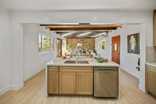 9465 Emerald Grove Ave, Lakeside, CA 92040
