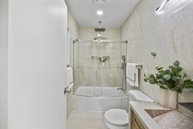 9465 Emerald Grove Ave, Lakeside, CA 92040