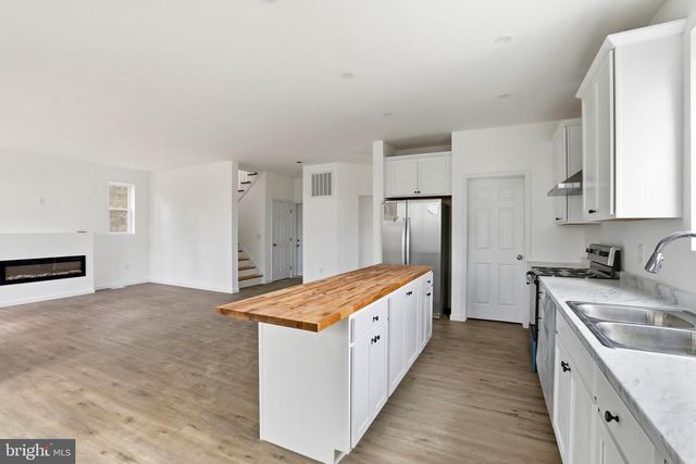 607 SOUTH LAKEVIEW, Cross Junction, VA 22625