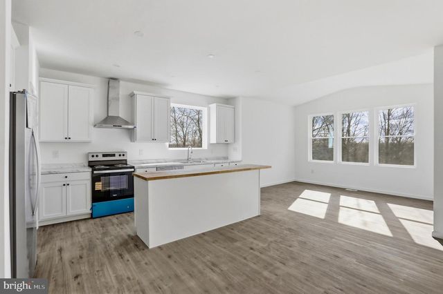 607 SOUTH LAKEVIEW, Cross Junction, VA 22625