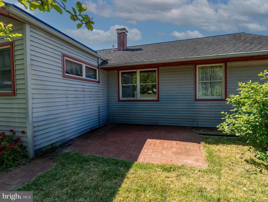 Image 9 of property listing at 24 CHARLES PL, Pennsville, NJ 08070