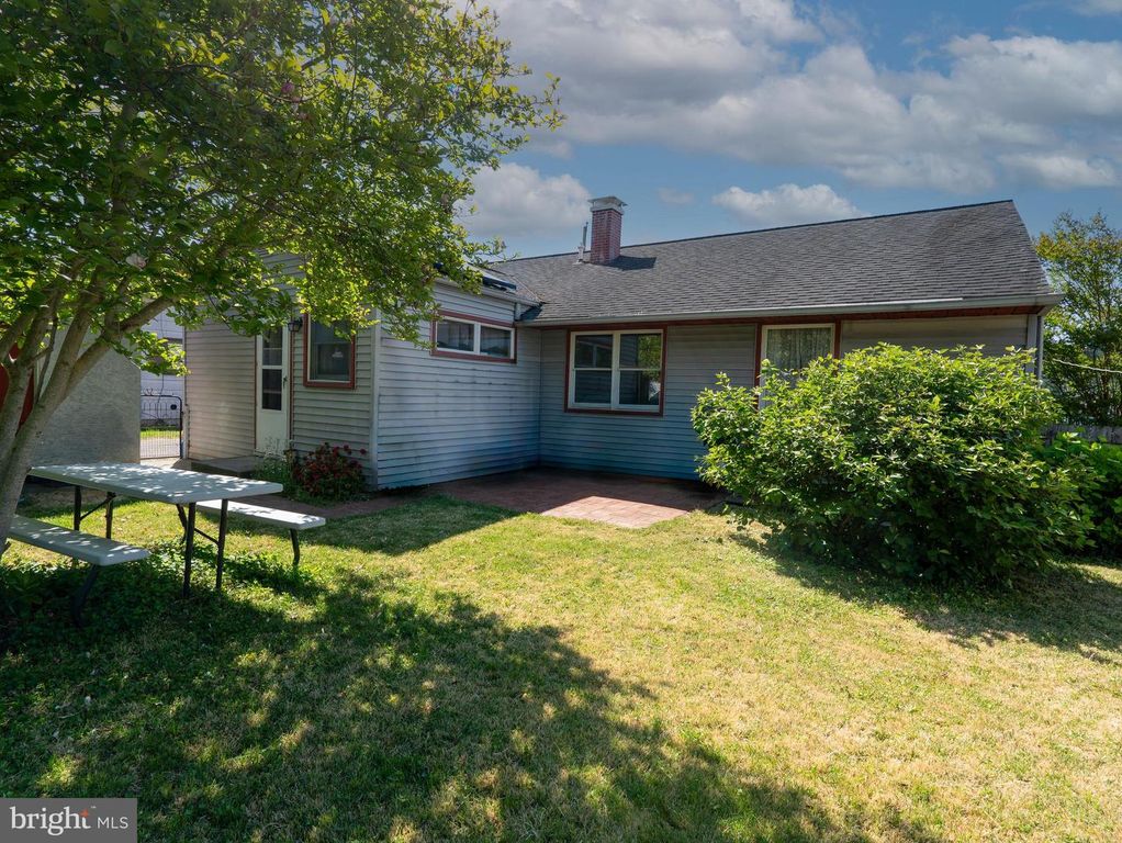 Image 10 of property listing at 24 CHARLES PL, Pennsville, NJ 08070