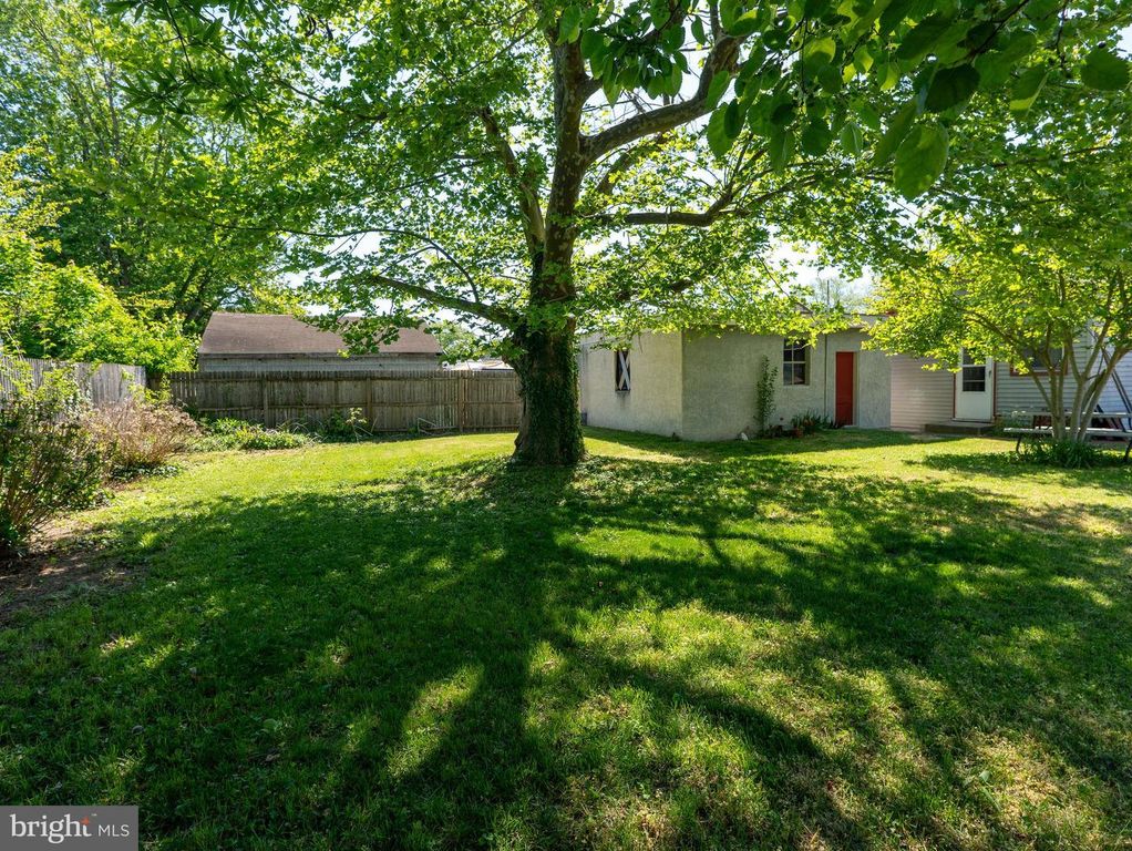 Image 12 of property listing at 24 CHARLES PL, Pennsville, NJ 08070