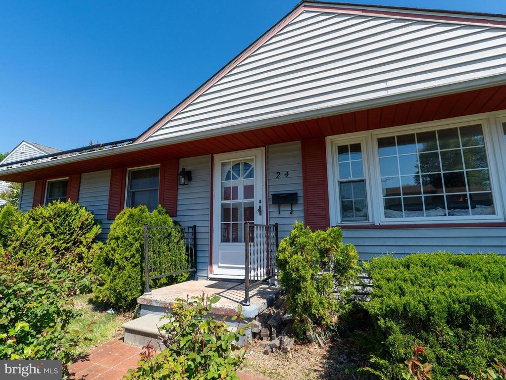 Image 6 of property listing at 24 CHARLES PL, Pennsville, NJ 08070