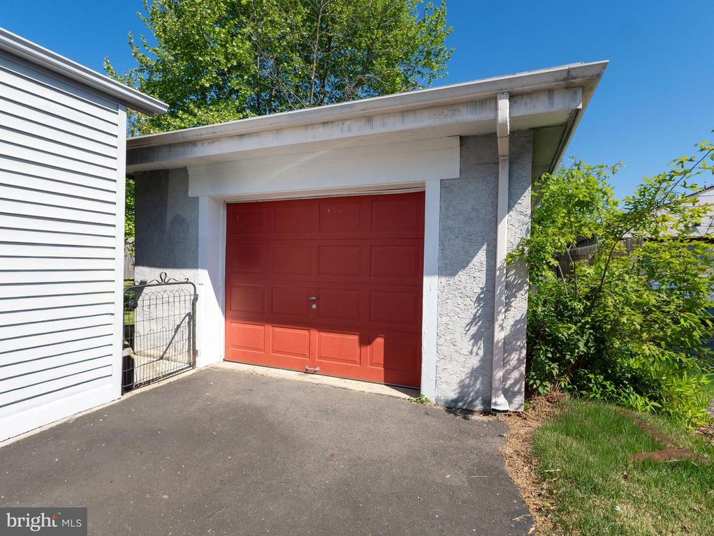 Image 7 of property listing at 24 CHARLES PL, Pennsville, NJ 08070
